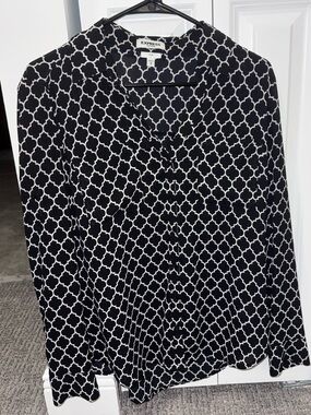 Women’s Express Black & White Portofino Button-Down Blouse